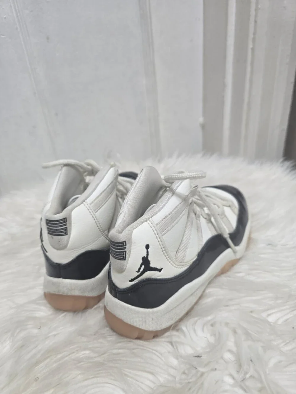 Nike Air Jordan Retro 11 Shoes Youth Size 1Y White Black